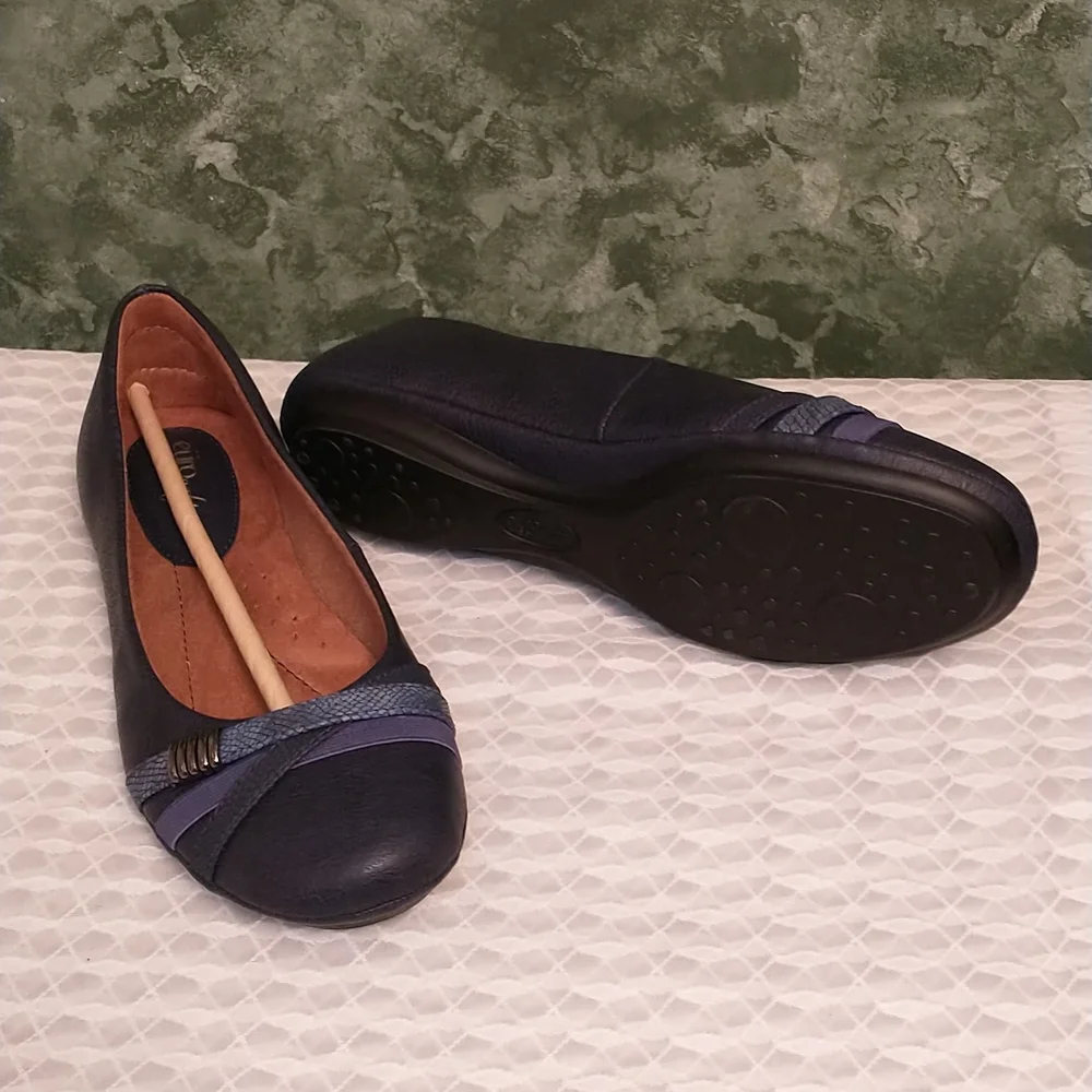 NWT & Box Eürosoft by Sofft Blue Shaina Slip On Flats Size 9 M Shoes Criss Cross - Picture 4 of 10